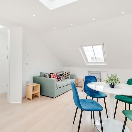 Modern 1 Bedroom Flat In Battersea 런던 외부 사진