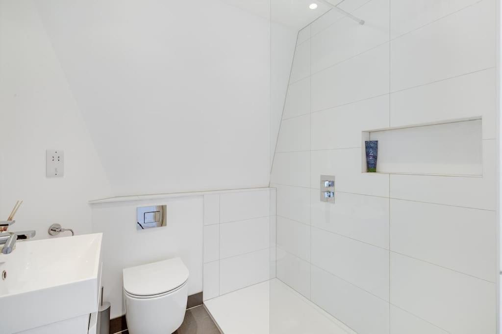 Modern 1 Bedroom Flat In Battersea 런던 외부 사진