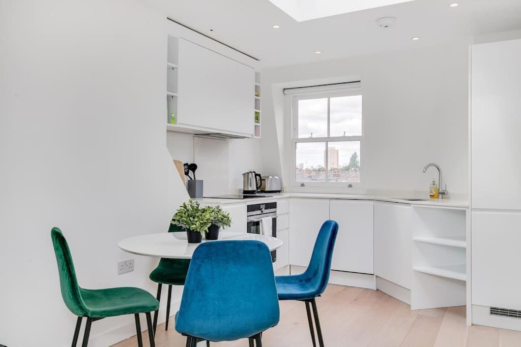 Modern 1 Bedroom Flat In Battersea 런던 외부 사진