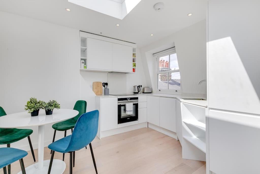 Modern 1 Bedroom Flat In Battersea 런던 외부 사진