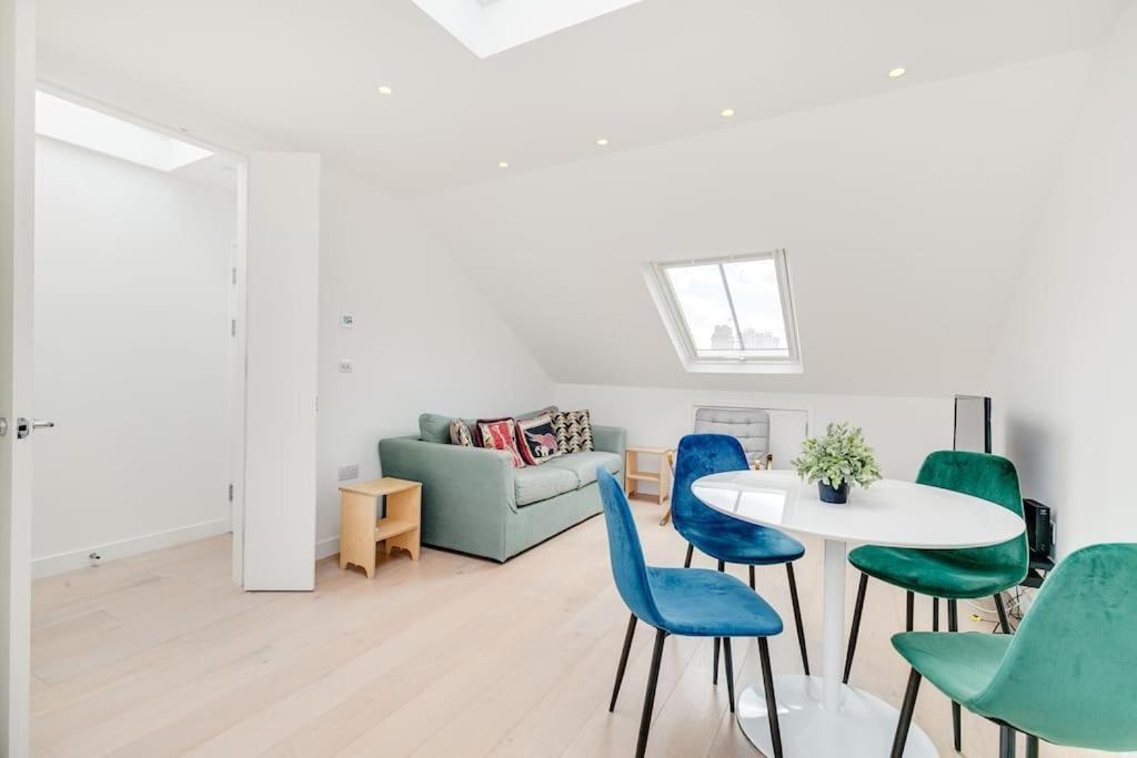 Modern 1 Bedroom Flat In Battersea 런던 외부 사진