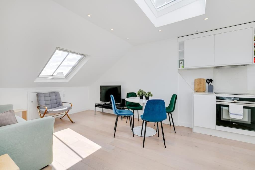 Modern 1 Bedroom Flat In Battersea 런던 외부 사진