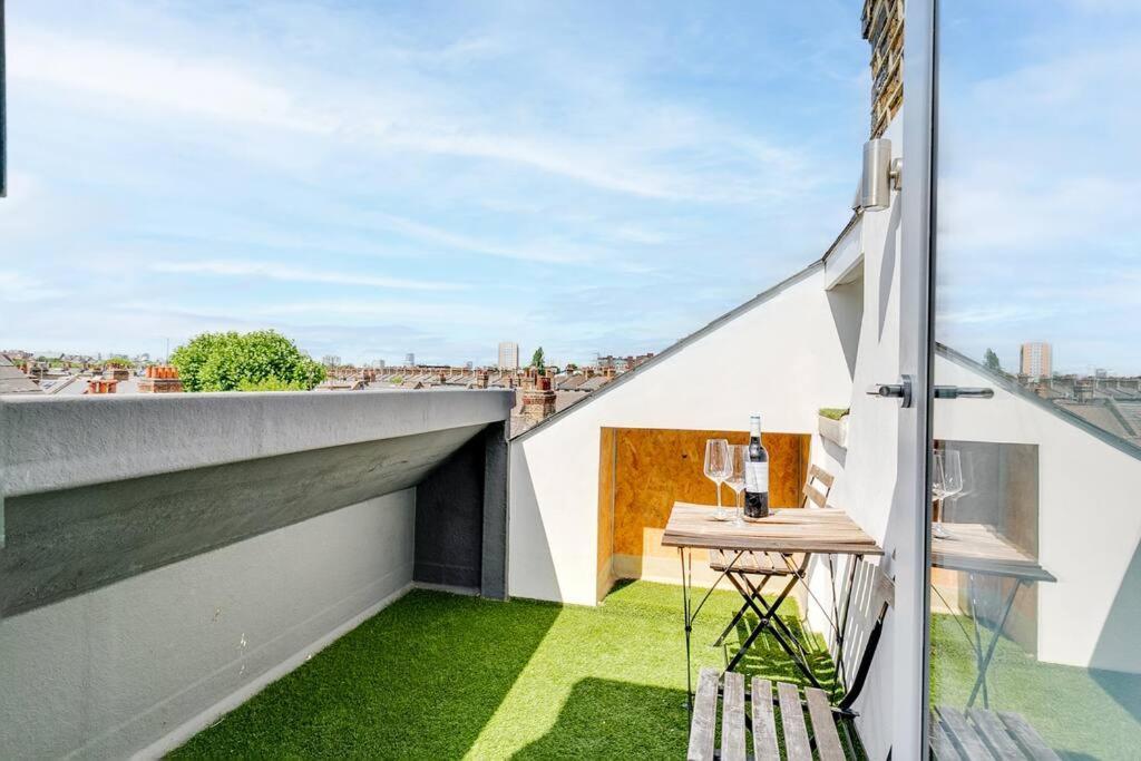 Modern 1 Bedroom Flat In Battersea 런던 외부 사진